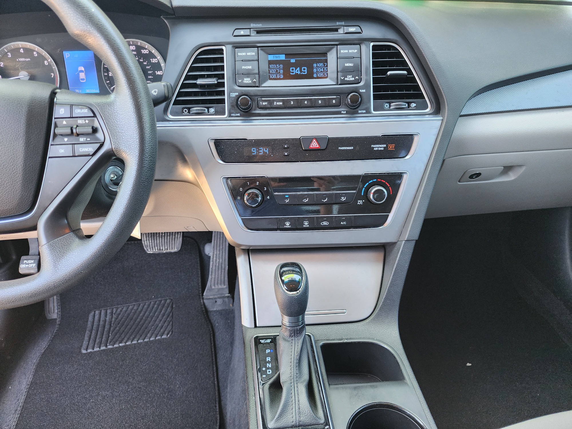 2015 BLACK Hyundai Sonata SE (5NPE24AF7FH) , AUTO transmission, located at 2660 S.Garland Avenue, Garland, TX, 75041, (469) 298-3118, 32.885387, -96.656776 - Photo #13